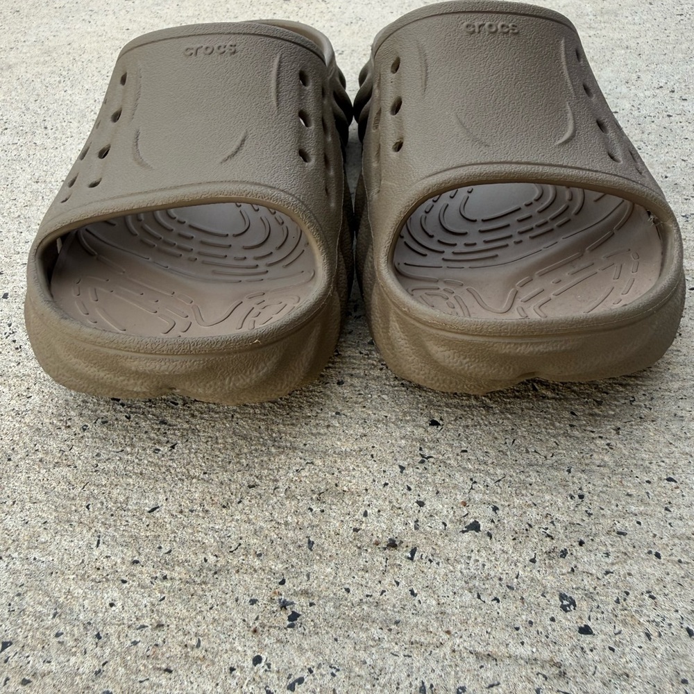 CROCS Slide Sandal in Olive